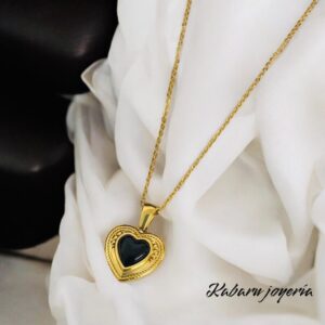 Collar dorado acero inoxidable corazon negro