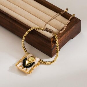 Pulsera dorada chapa de oro corazón negro