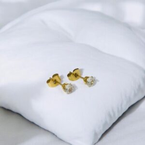 Pendientes dorados acero inoxidable de garra 4 mm