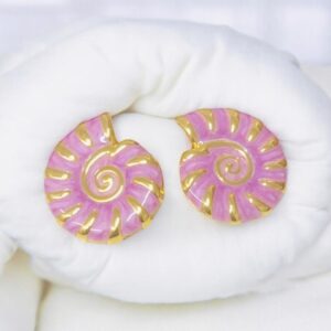 Pendientes dorados acero inoxidable caracol purpura