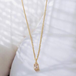 Collar dorado acero inoxidable piedra purpura