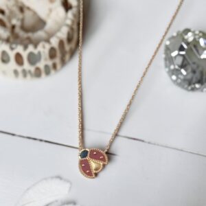Collar dorado acero inoxidable abeja roja