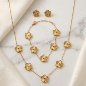 Conjunto dorado  acero inoxidable trebol